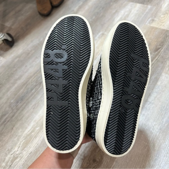 P448 Skate Faux Fur Trim High Top Sneaker
SHAKA, Size 7US / 37EU - Picture 4 of 9